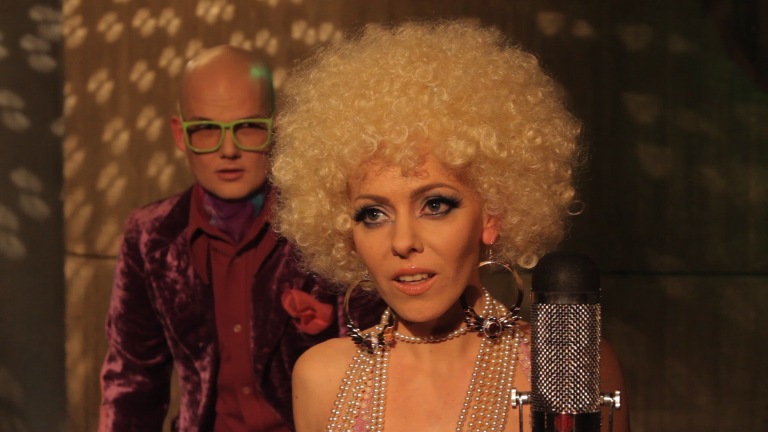 Cartonnage složili hymnu pro skokany na lyžích